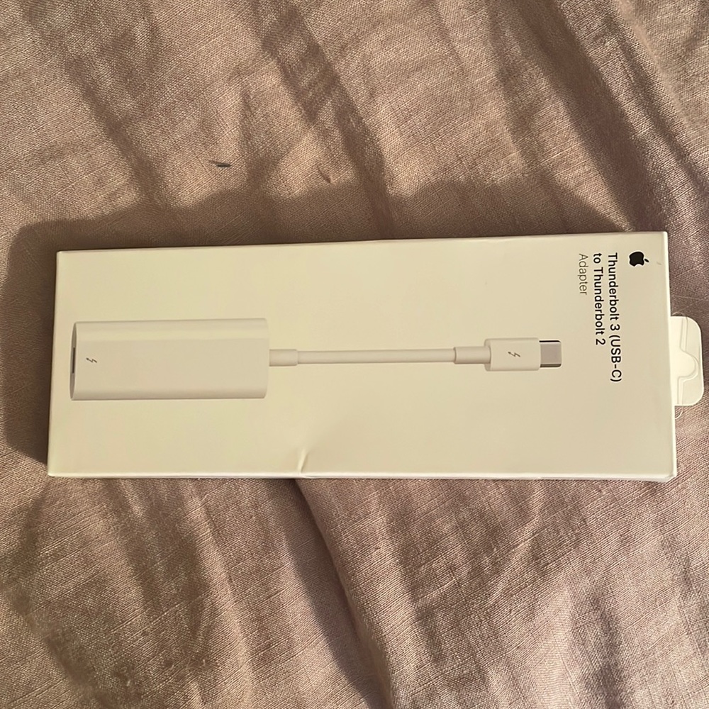 thunderbolt 3 to thunderbolt 2 adapter - NEVER USED. Brand new.
